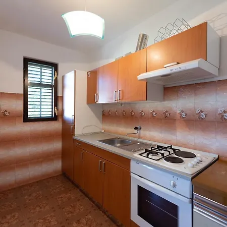 Apartment Ciovo With Beautiful View On Island Traù