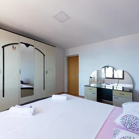 Penthouse With Private Jacuzzi And Sea View Apartament Trogir