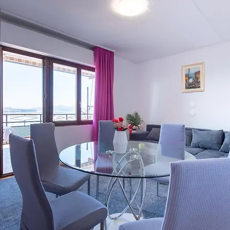 Apartment Ciovo With Beautiful View On Island