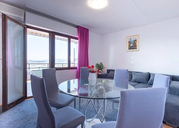 Penthouse With Private Jacuzzi And Sea View