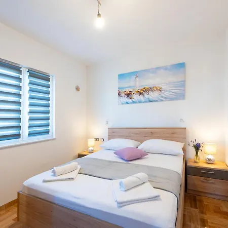 Apartment Apartment Ciovo With Beautiful View On Island