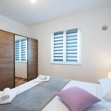 Apartment Apartment Ciovo With Beautiful View On Island *