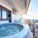 Penthouse With Private Jacuzzi And Sea View تروغير