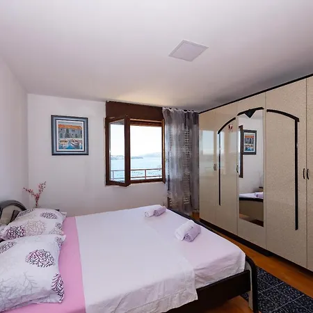 Apartment Ciovo With Beautiful View On Island شقة