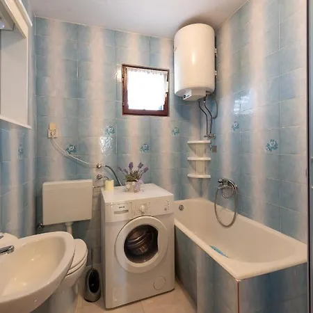 Apartment Ciovo With Beautiful View On Island شقة