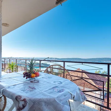 Apartment Ciovo With Beautiful View On Island شقة *